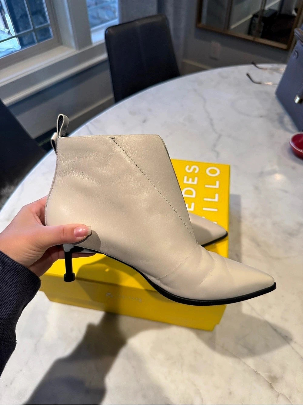 Mercedes Castillo Pointed-Toe Heeled Ankle Boots Cream US 7.5 Like New